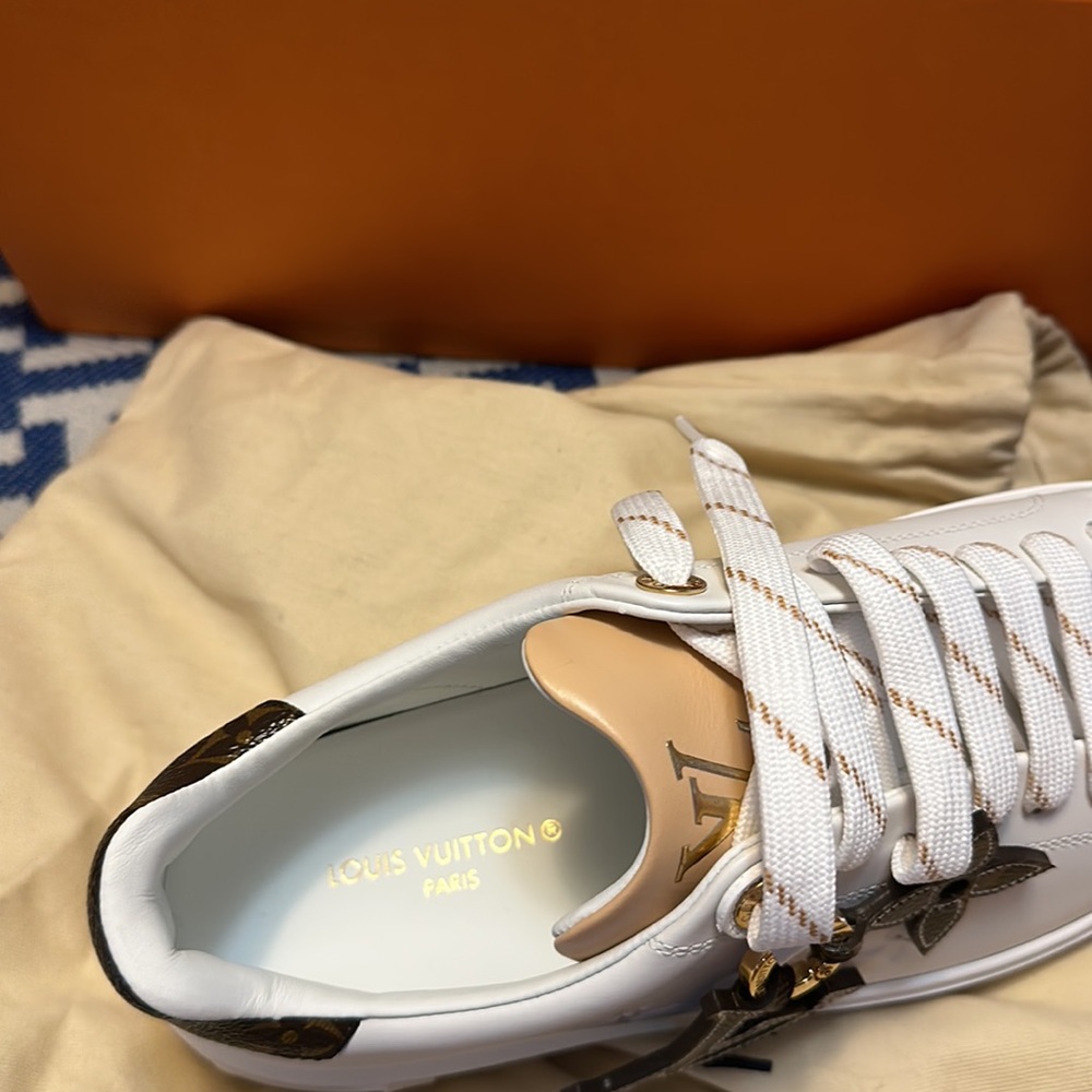 Got them as a gift, they are small to my size . - Picture 2 of 10